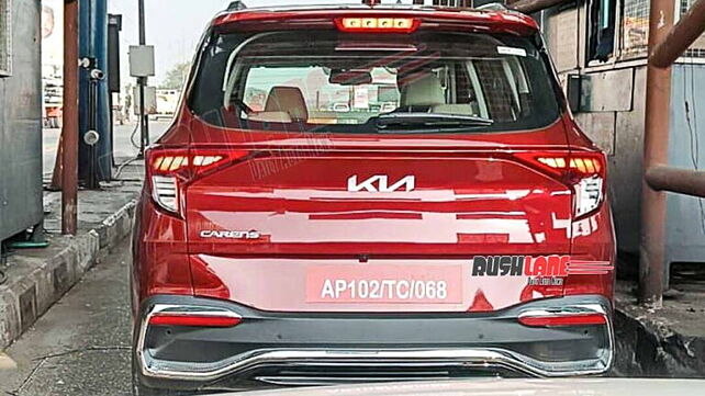 Kia Carens spotted sans camouflage ahead of launch 