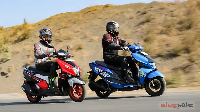 Suzuki Avenis 125 Right Side View