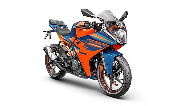 KTM RC 390 [2022] Right Front Three Quarter