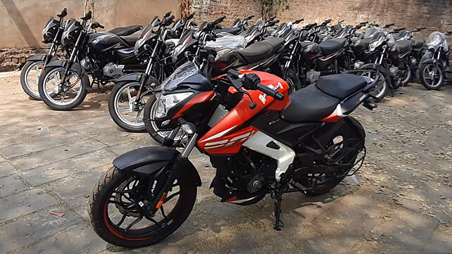 Bajaj Pulsar NS200 Left Side View