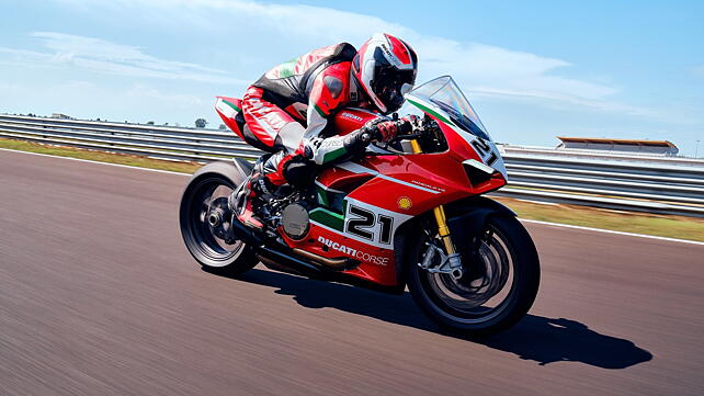 Ducati Panigale V2 Right Front Three Quarter