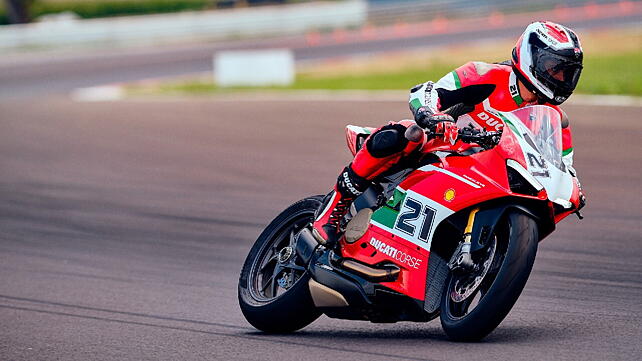 Ducati Panigale V2 Right Front Three Quarter