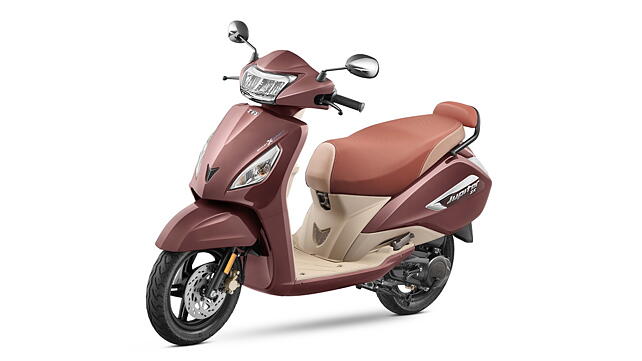 TVS Jupiter Left Front Three Quarter