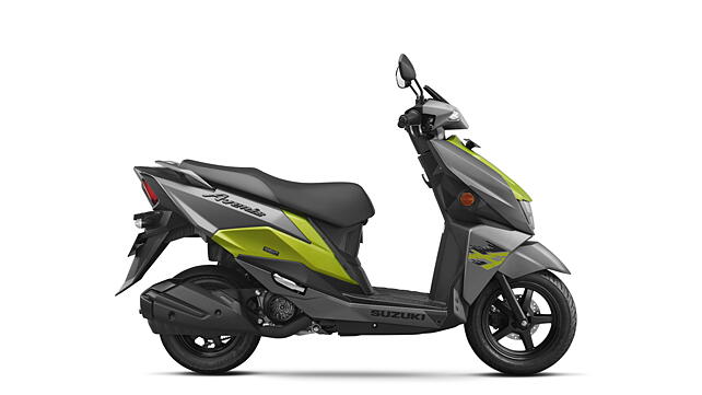 Suzuki Avenis 125 Right Side View