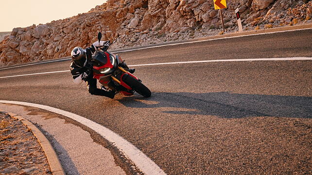 BMW F 900 XR Front View