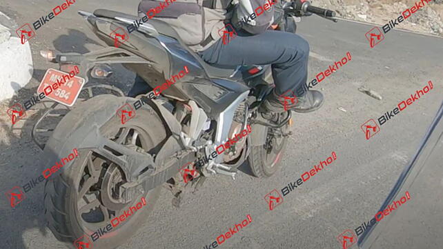 Bajaj Pulsar NS160 spy shots