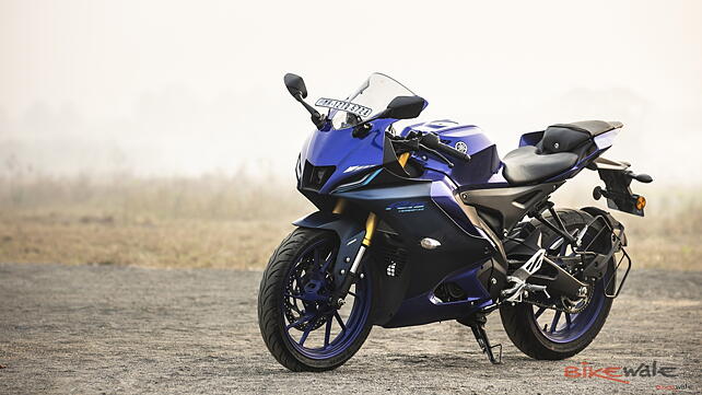 Yamaha YZF R15 V4 Left Front Three Quarter