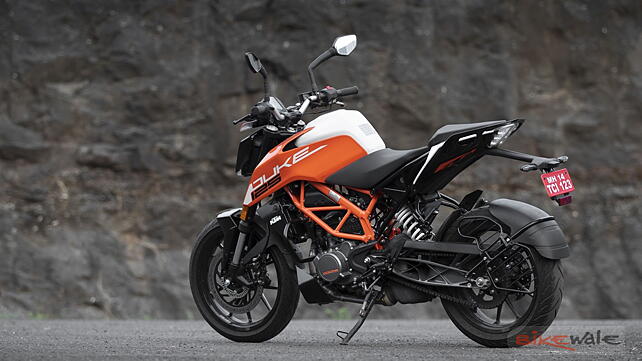 KTM 125 Duke Left Rear Three Quarter