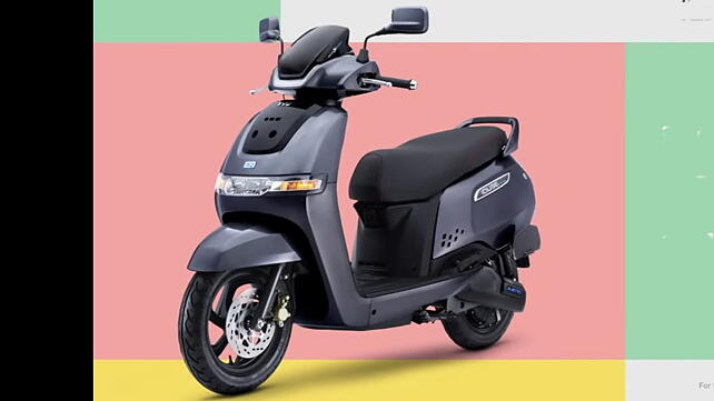 TVS iQube Left Front Three Quarter