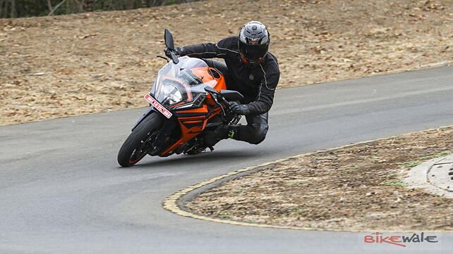 KTM RC 390 action