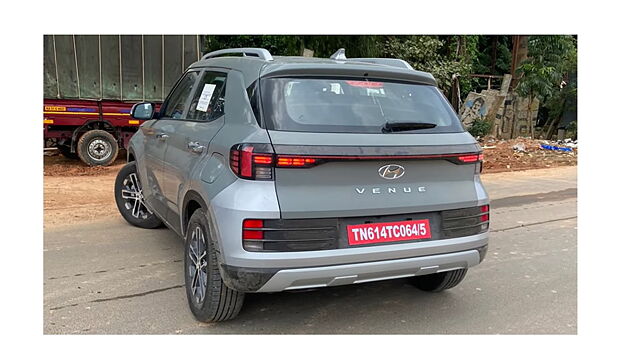 2022 Hyundai Venue facelift spotted in a new colour; launch next week