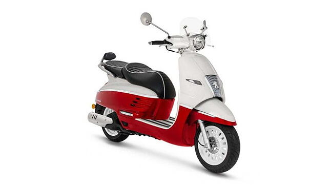 Vespa  Right Front Three Quarter