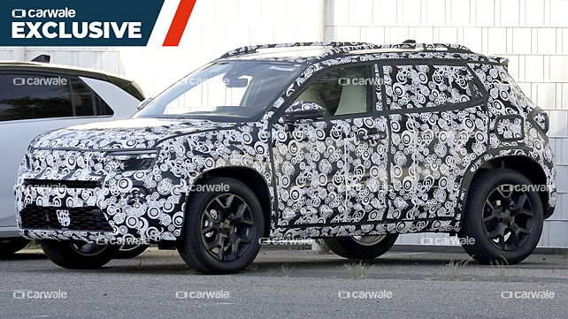 Camouflaged Jeep Compact SUV spied