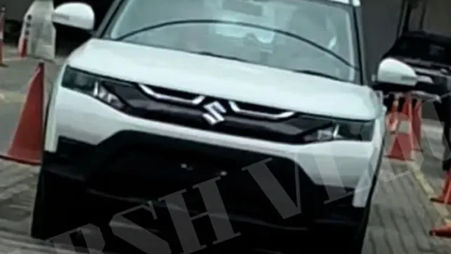 New Maruti Suzuki Brezza mid variant spotted; interiors leaked New Maruti Suzuki Brezza mid variant spotted; interiors leaked