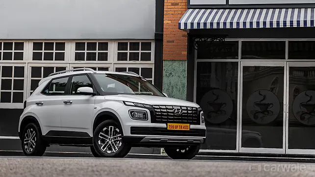 Hyundai Venue [2022-2023] Right Front Three Quarter