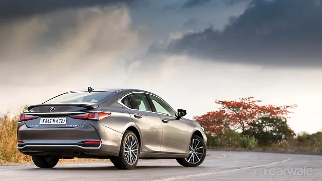 Lexus Old Generation ES 2018 Right Rear Three Quarter