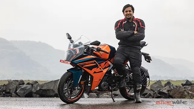 KTM RC 390 Left Front Three Quarter