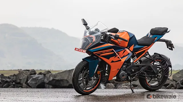 KTM RC 390 Left Front Three Quarter