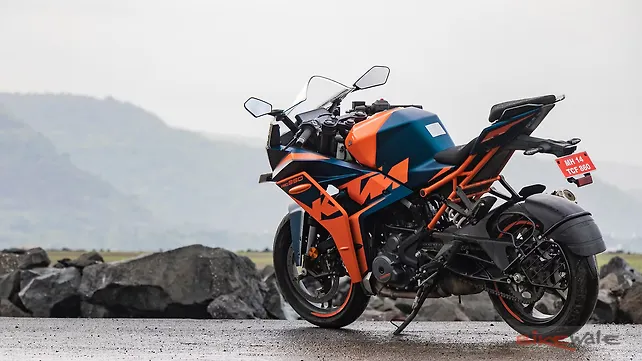 KTM RC 390 Left Rear Three Quarter
