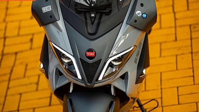 Aprilia SXR 160 Right Side View