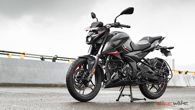 Bajaj Pulsar N160 Left Front Three Quarter