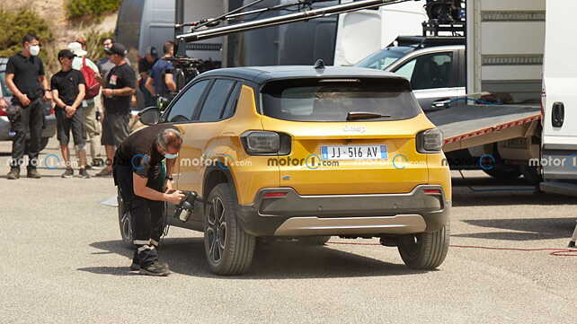 Jeep small electric SUV spied during commercial shoot