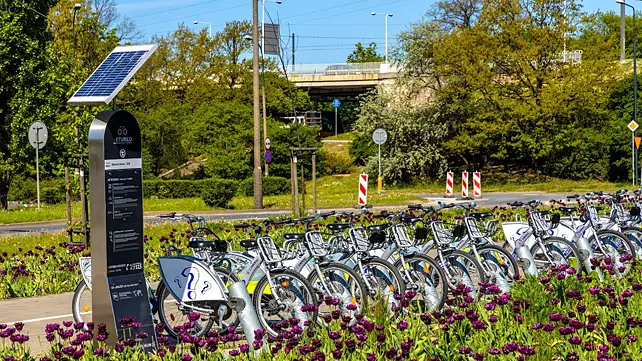 Charging of e-bikes using solar power