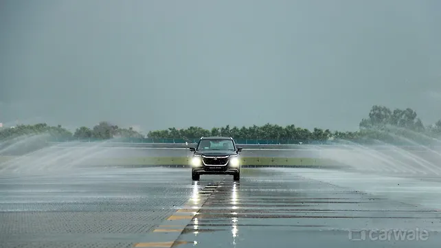 Maruti Suzuki Grand Vitara Front View