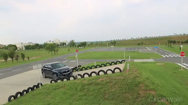 Maruti Suzuki Grand Vitara Right Front Three Quarter