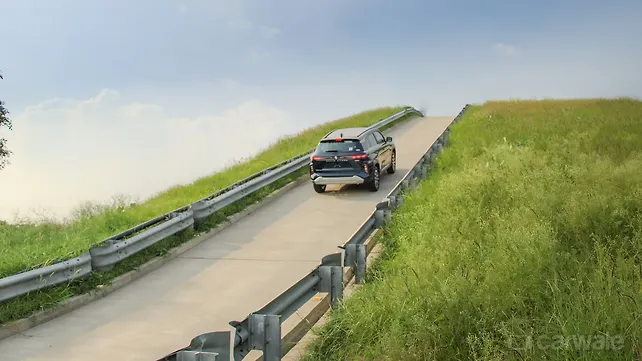 Maruti Suzuki Grand Vitara Right Rear Three Quarter