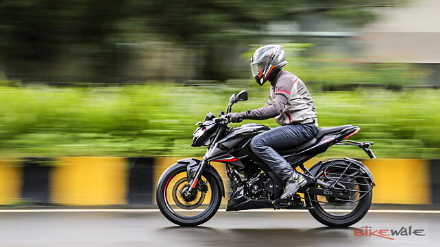 Bajaj Pulsar N160 Price - Mileage, Images, Colours | BikeWale