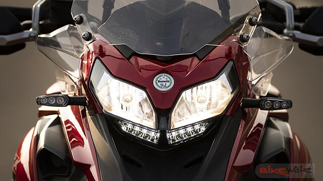 Benelli TRK 251 Head Light