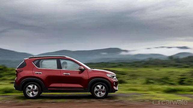 Kia Sonet [2022-2023] Right Side View