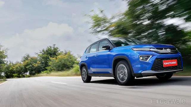 Toyota Urban Cruiser Hyryder Right Front Three Quarter Toyota Urban Cruiser Hyryder Right Front Three Quarter