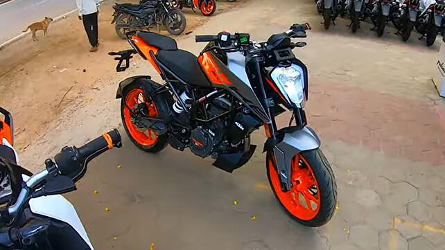 KTM 125 Duke Right Side View