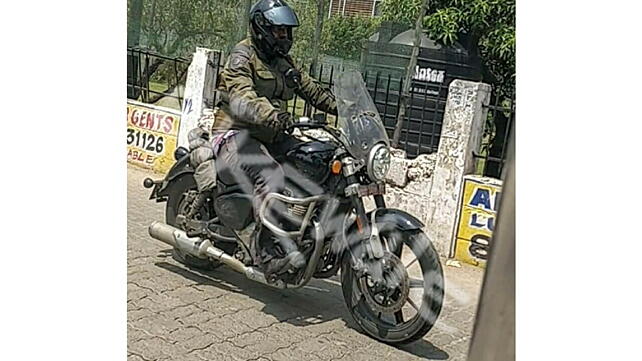 Royal Enfield Super Meteor 650 Right Side View