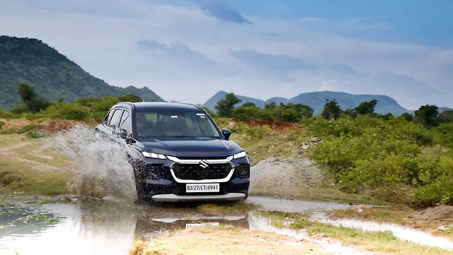 Maruti Suzuki Grand Vitara Right Front Three Quarter Maruti Suzuki Grand Vitara Right Front Three Quarter