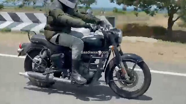 Royal Enfield Bullet 350 Right Side View