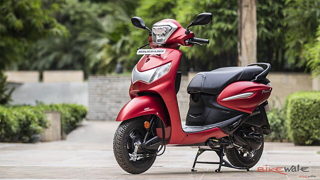 Hero Splendor Plus Left Front Three Quarter