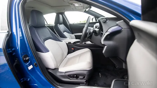 Lexus UX 300e Right Front Three Quarter