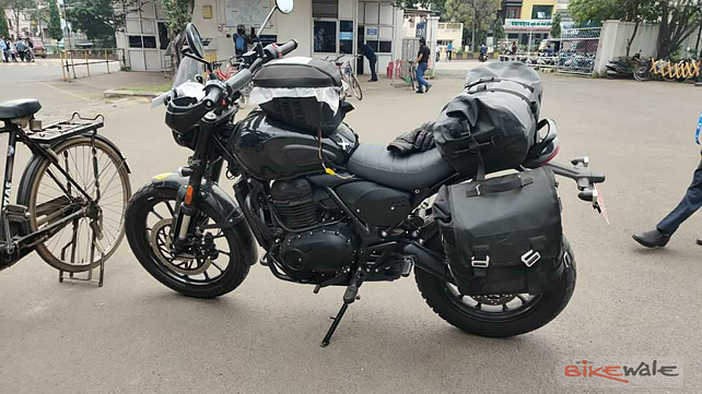 BREAKING! Bajaj-Triumph motorcycle spied in India