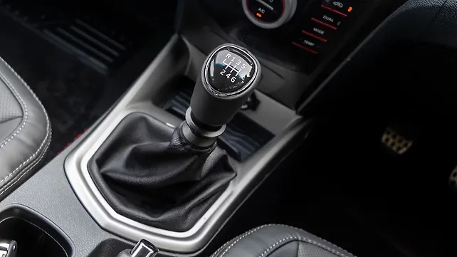 Mahindra XUV300 Turbo Sportz Gear Shifter/Gear Shifter Stalk Mahindra XUV300 Turbo Sportz Gear Shifter/Gear Shifter Stalk