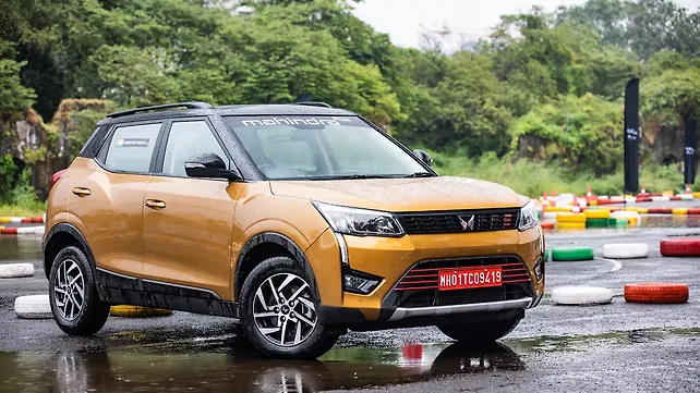 Mahindra XUV300 Turbo Sportz Right Front Three Quarter Mahindra XUV300 Turbo Sportz Right Front Three Quarter