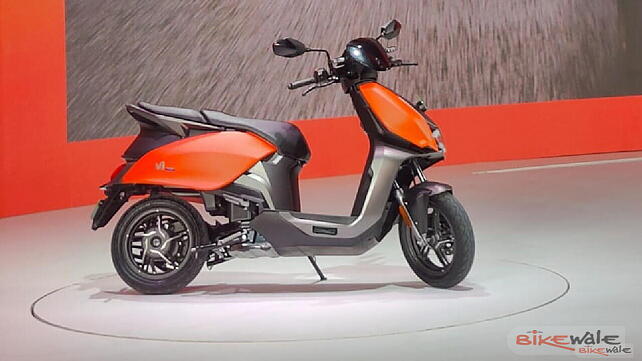 Suzuki Access 125 Right Side View