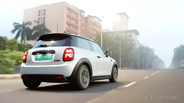 Mini Cooper SE Right Rear Three Quarter