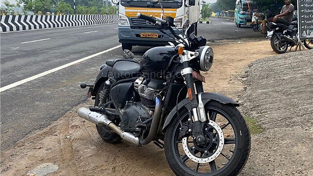 Royal Enfield Super Meteor 650 Right Side View