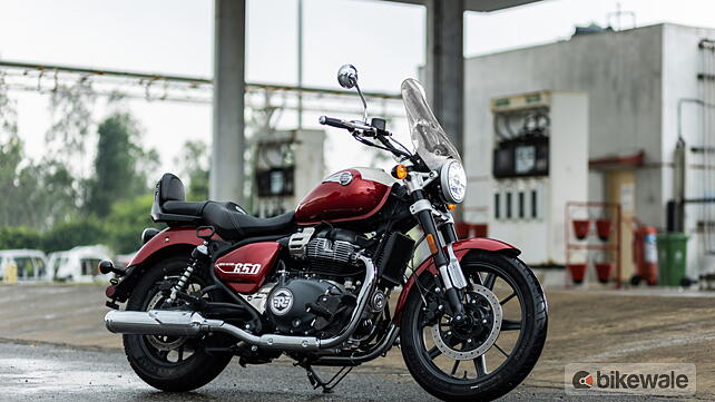 Royal Enfield Super Meteor 650 Right Side View