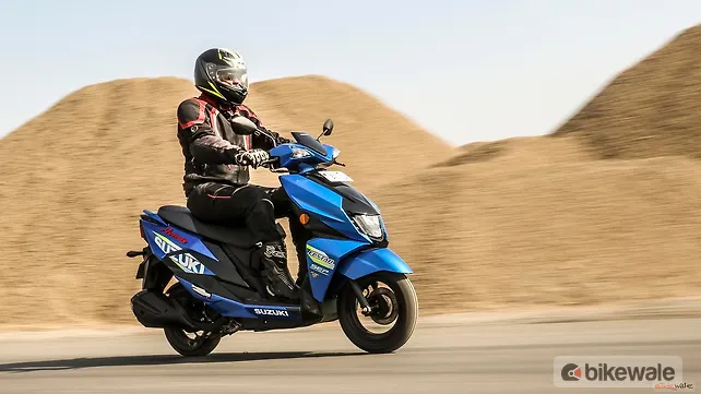 Suzuki Avenis 125 Right Front Three Quarter