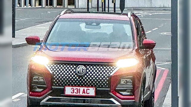 MG Hector facelift spied undisguised; reveals front fascia