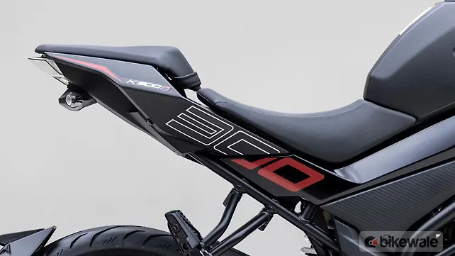 Keeway K300 N Seat
